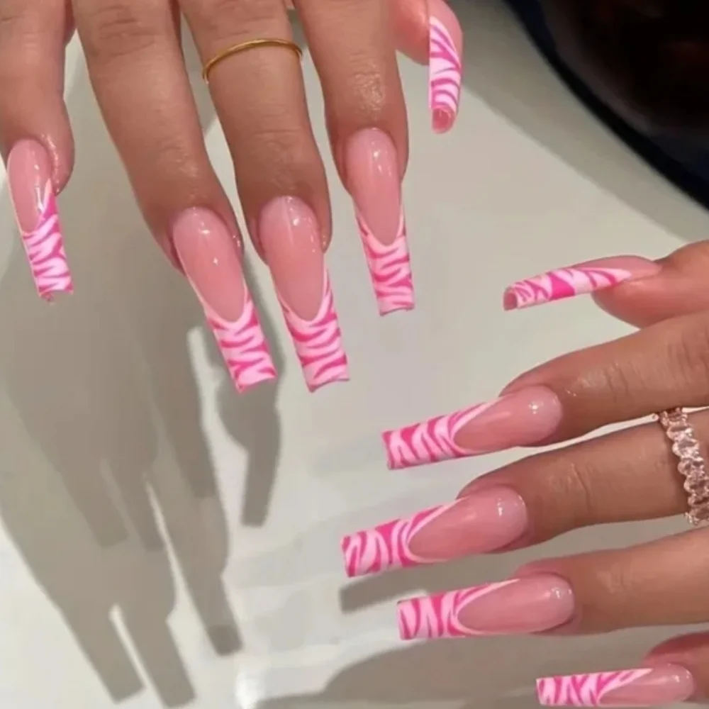 24 Pieces Fake press on nails